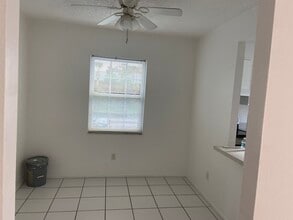 8522 10th St N, Unit C in St. Petersburg, FL - Building Photo - Building Photo