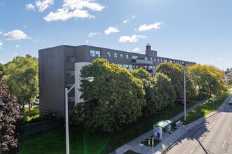 4979 Bathurst Street Apartments in Toronto, ON - Building Photo - Building Photo
