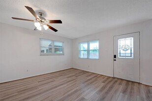 910 Judiway St in Houston, TX - Building Photo