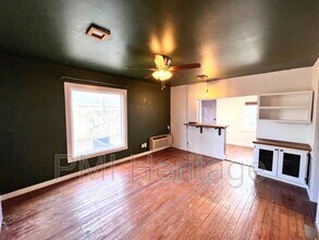 122 W Pine St in Rogers, AR - Building Photo - Building Photo