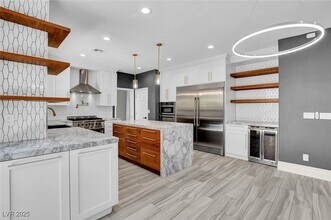 9704 Cameo Rose Ln in Las Vegas, NV - Building Photo - Building Photo