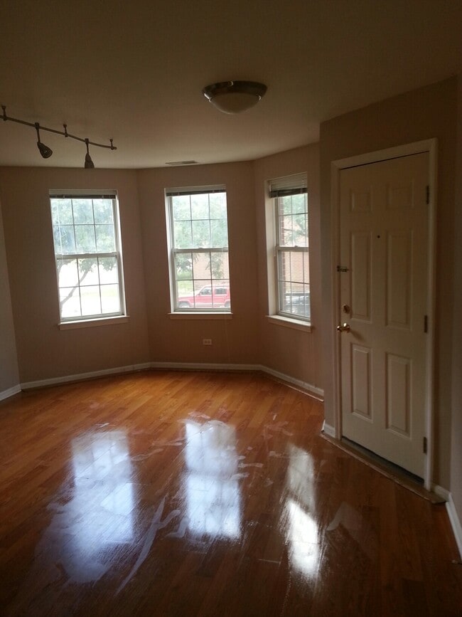 property at 1453 N Larrabee St