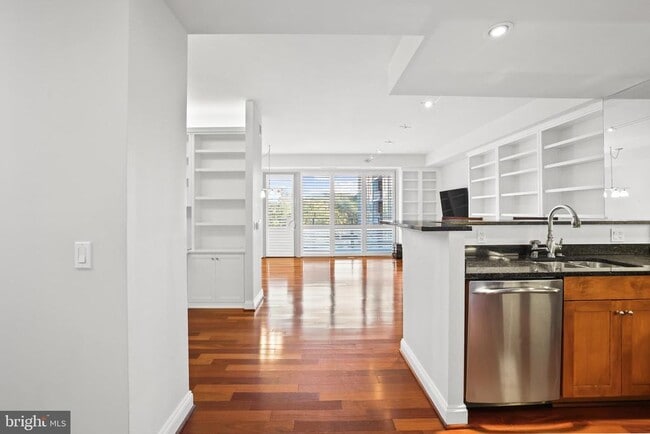 property at 513 W Broad St