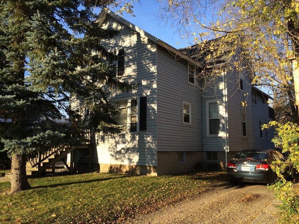 208 S Webster Ave in Green Bay, WI - Building Photo