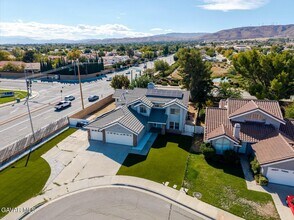 6002 Caleche Rd in Lancaster, CA - Building Photo - Building Photo