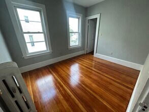 82 Conwell Ave in Somerville, MA - Building Photo - Building Photo