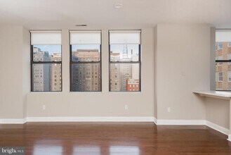 220 S 16th St in Philadelphia, PA - Building Photo - Building Photo