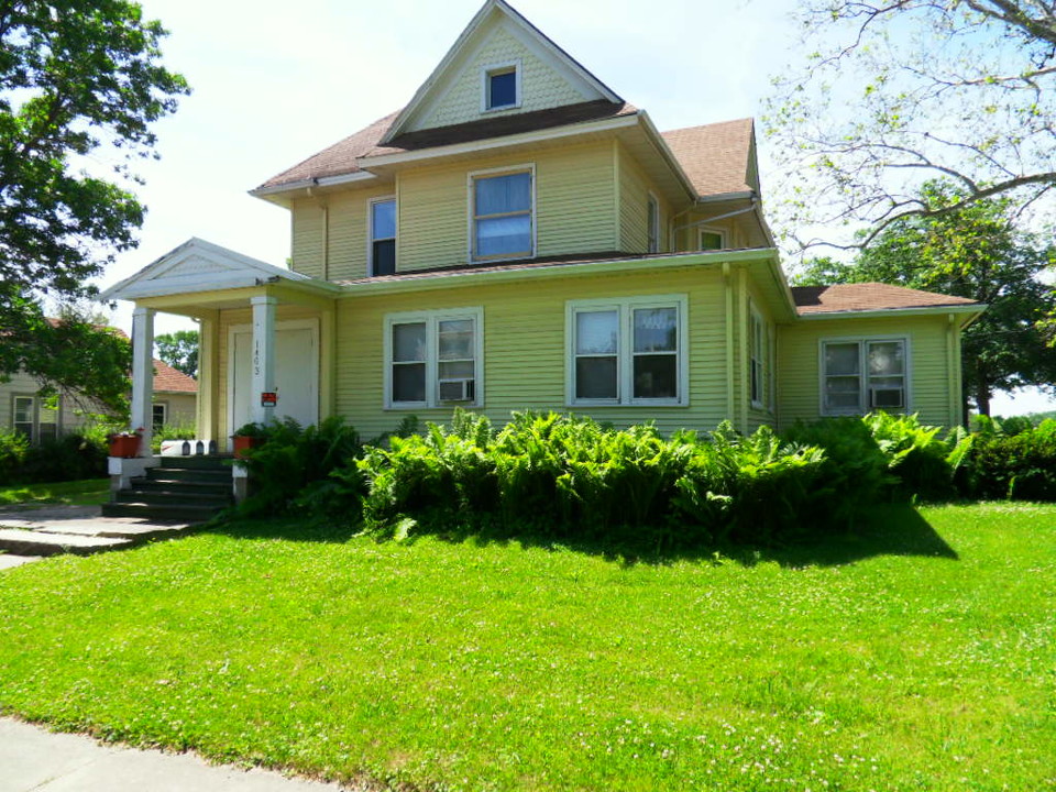 1403 Warford in Perry, IA - Building Photo