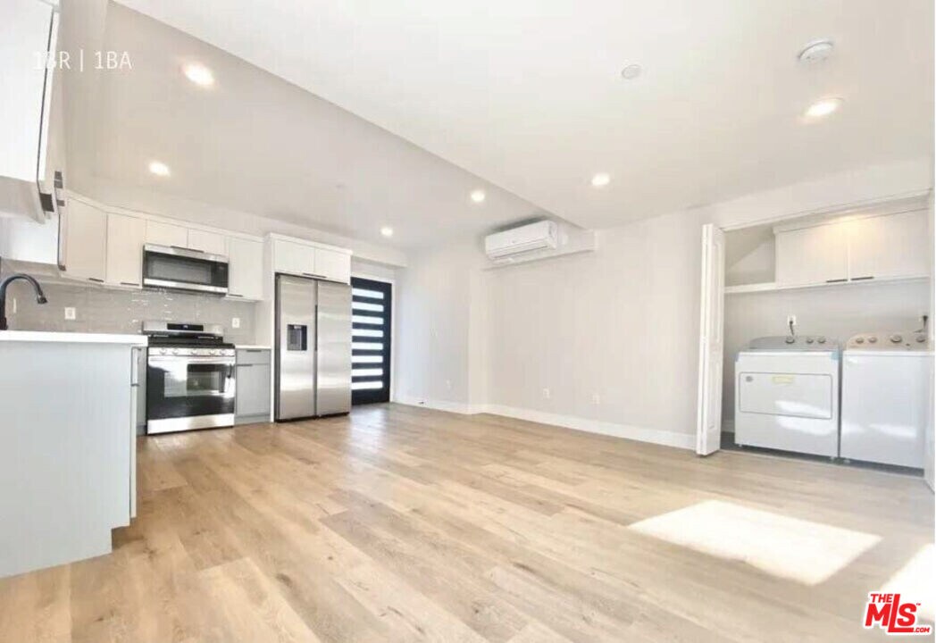 1726 Menlo Ave in Los Angeles, CA - Building Photo