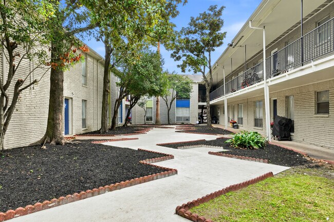 Parkgreen on Gessner in Houston, TX - Building Photo - Building Photo