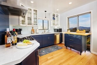 4350 Summit Dr in La Mesa, CA - Building Photo - Building Photo