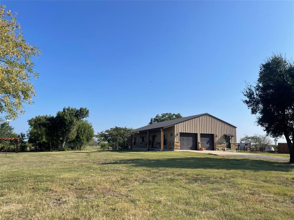 5294 Dacy Ln in Buda, TX - Building Photo