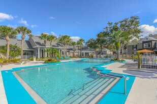 Wellington Woods in Kissimmee, FL - Building Photo