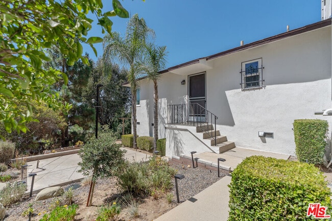 property at 2005 N Alvarado St