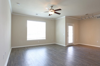 9th Avenue Station in Port Arthur, TX - Building Photo - Interior Photo