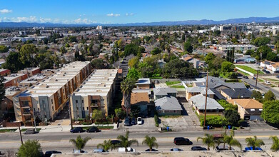 7341 Hazeltine Ave in Van Nuys, CA - Building Photo - Building Photo