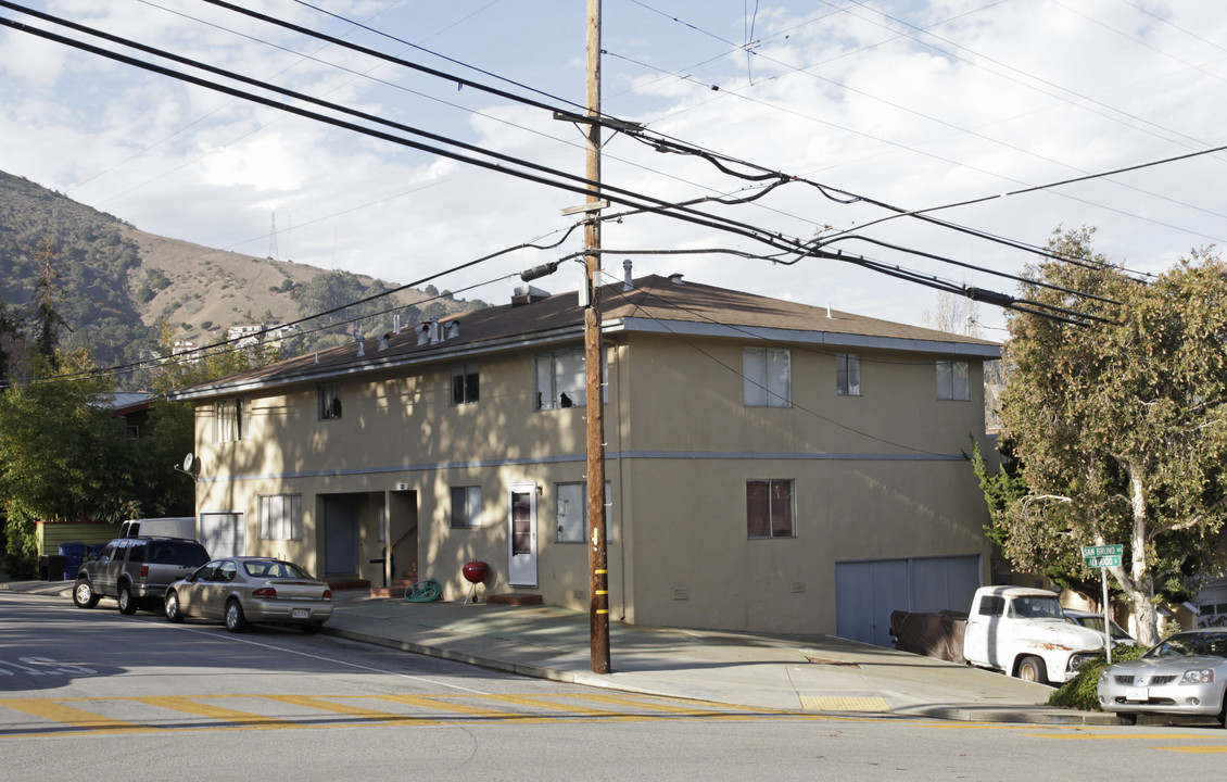 300 Alvarado St in Brisbane, CA - Building Photo