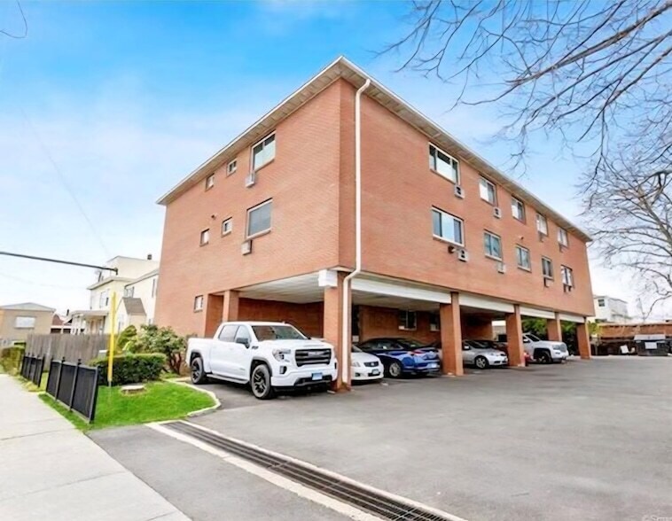 15 Victory St, Unit 217 in Stamford, CT - Building Photo