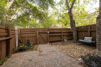 6403 Chimney Creek Cir in Austin, TX - Building Photo - Building Photo