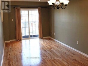 2321 Saddlecreek Crescent in Oakville, ON - Building Photo - Building Photo