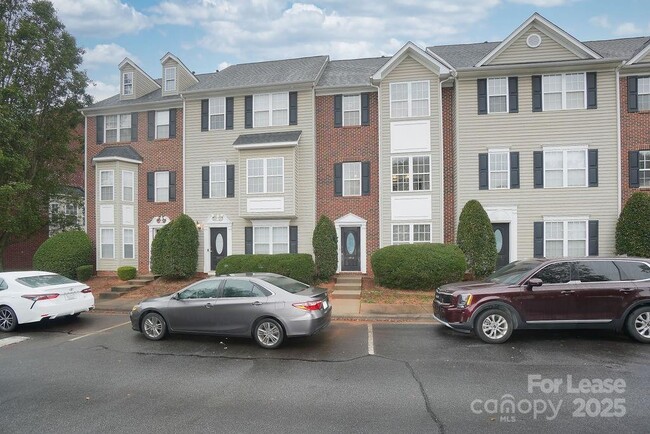 9858 Treeside Ln in Matthews, NC - Building Photo - Building Photo