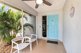 517 98th Ave N in Naples, FL - Foto de edificio - Building Photo