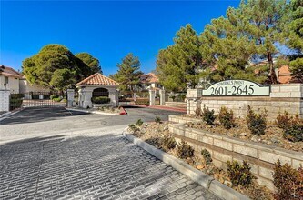 2633 Durango Dr in Las Vegas, NV - Building Photo - Building Photo