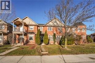 461 Hwy 8 in Hamilton, ON - Building Photo