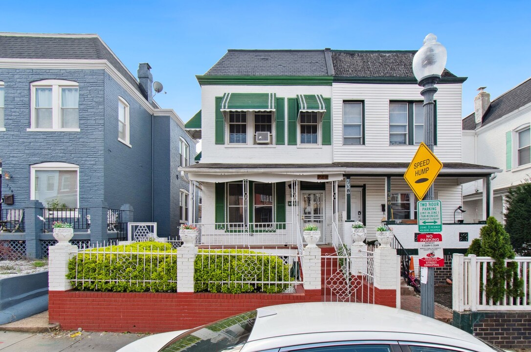 728 Gresham Pl NW in Washington, DC - Building Photo