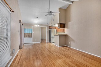 510 Clarence St in Tomball, TX - Foto de edificio - Building Photo