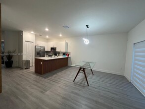 20464 NW 6th Pl in Miami, FL - Building Photo - Building Photo