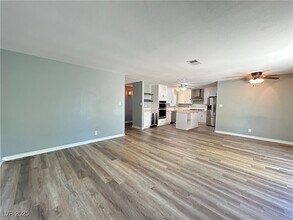 5540 Neosho St in Las Vegas, NV - Foto de edificio - Building Photo