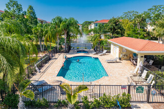 Regency Palms Condominiums in New Port Richey, FL - Building Photo - Building Photo