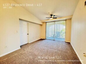 4127 Residence Drive in Ft. Myers, FL - Foto de edificio - Building Photo