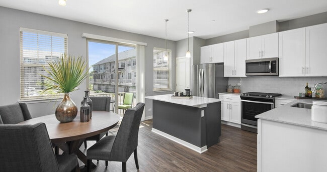 Deer Park Crossing Apartments in Deer Park, IL - Foto de edificio - Building Photo