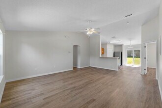 147 Cabana Way in Crestview, FL - Building Photo - Building Photo
