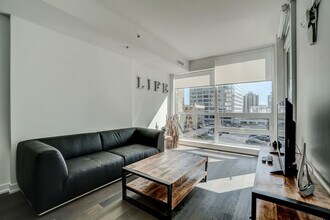 199 Slater St. in Ottawa, ON - Building Photo - Building Photo