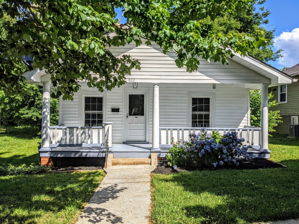 802 Mansfield Ave in Lynchburg, VA - Building Photo