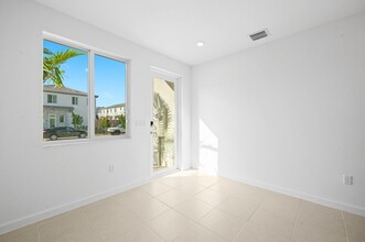 1385 SE 7th Ter in Homestead, FL - Building Photo - Building Photo