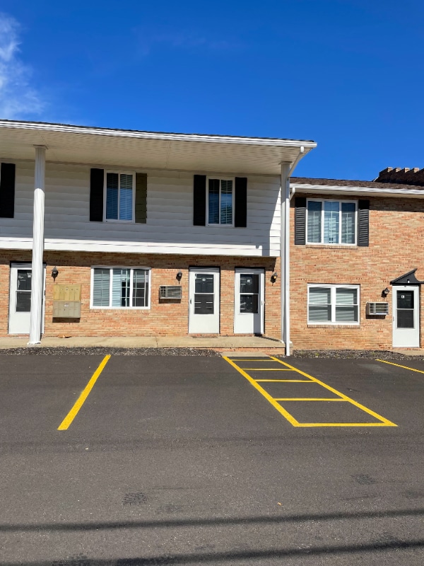 123 Sheraton Dr NW in North Canton, OH - Foto de edificio - Building Photo