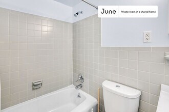 Room in Shared 7 bed/3.5 bath home, Unit G in Washington, DC - Building Photo - Building Photo