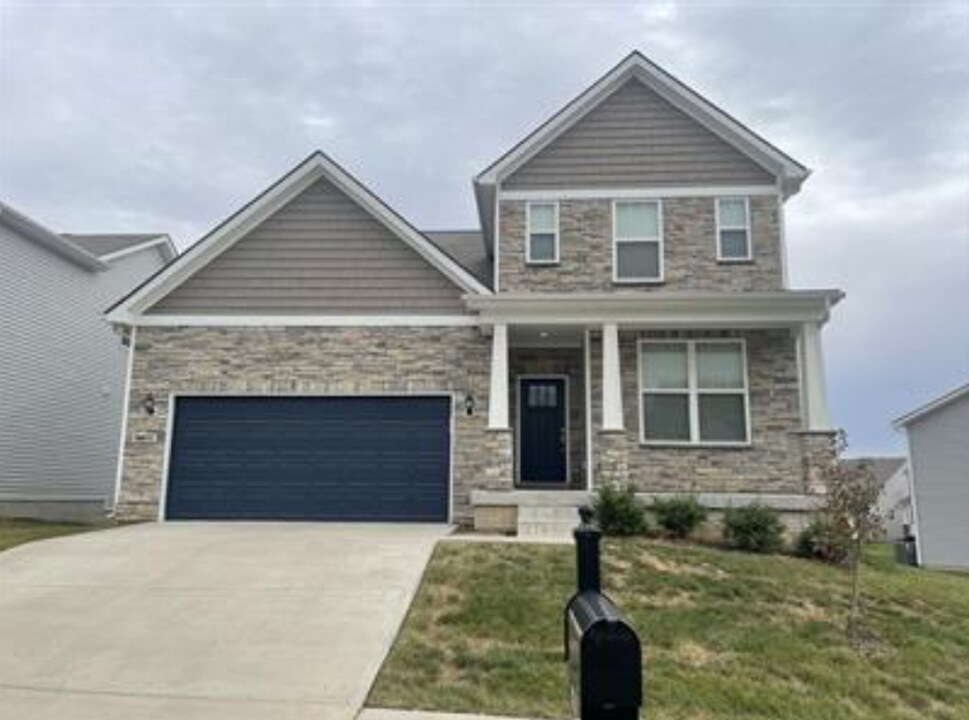 9211 Tamarack Grove Ln in Louisville, KY - Building Photo