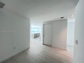 650 NE 32nd St, Unit # 4301 in Miami, FL - Building Photo - Building Photo