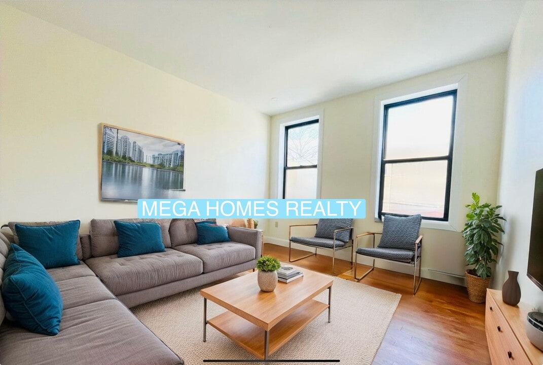 3130 37th St, Unit 3 in Astoria, NY - Foto de edificio