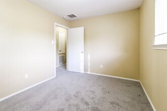 2227 Lexington Woods Dr in Spring, TX - Building Photo - Building Photo
