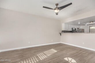 2424 E Tracy Ln in Phoenix, AZ - Building Photo - Building Photo