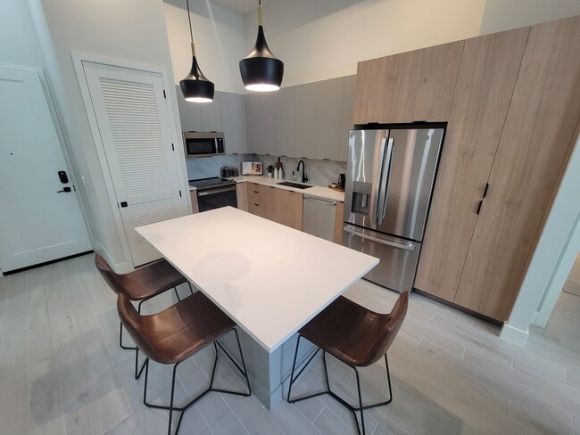 3352 NW 84th Ave, Unit B1 in Doral, FL - Foto de edificio - Building Photo