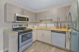 Heritage Hill Estates Apartments in Cincinnati, OH - Building Photo