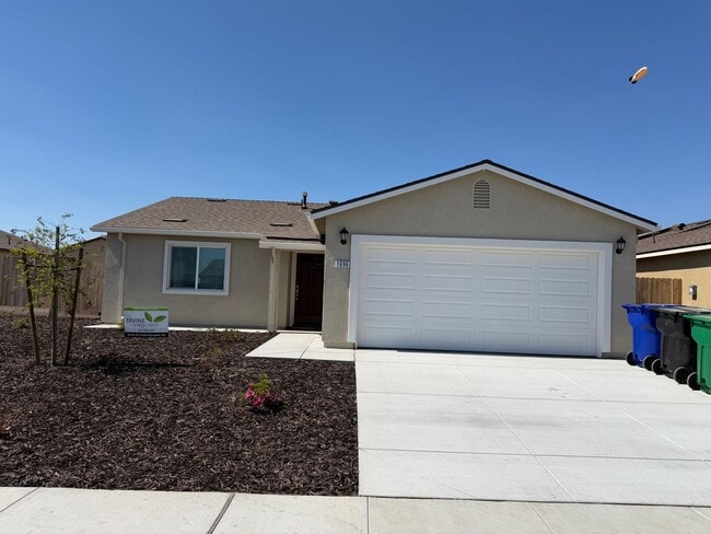 1696 Hume Lake Ave in Corcoran, CA - Building Photo - Building Photo