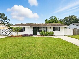 641 72nd Ave N in St. Petersburg, FL - Building Photo